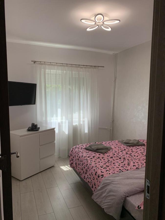Apartament Regim Hotelier Орадеа Екстериор снимка